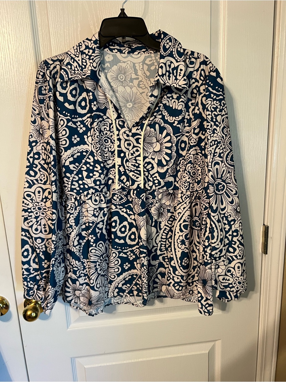 Women's Navy and White Printed Pullover Top